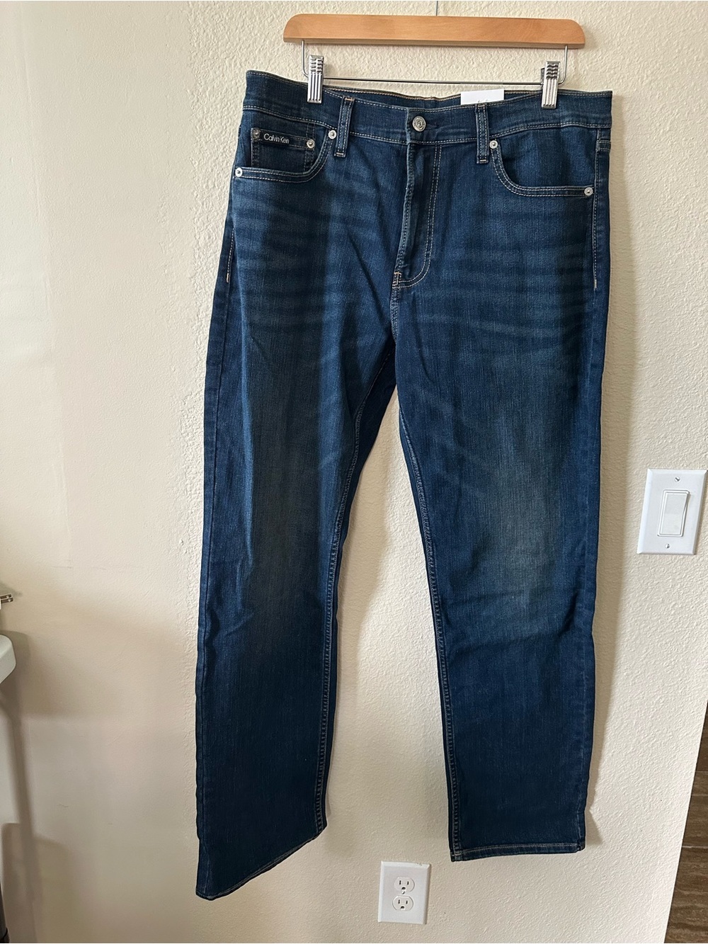 Calvin Klein Men’s Dark Indigo Straight Jeans size 34x32/ NWT 1311